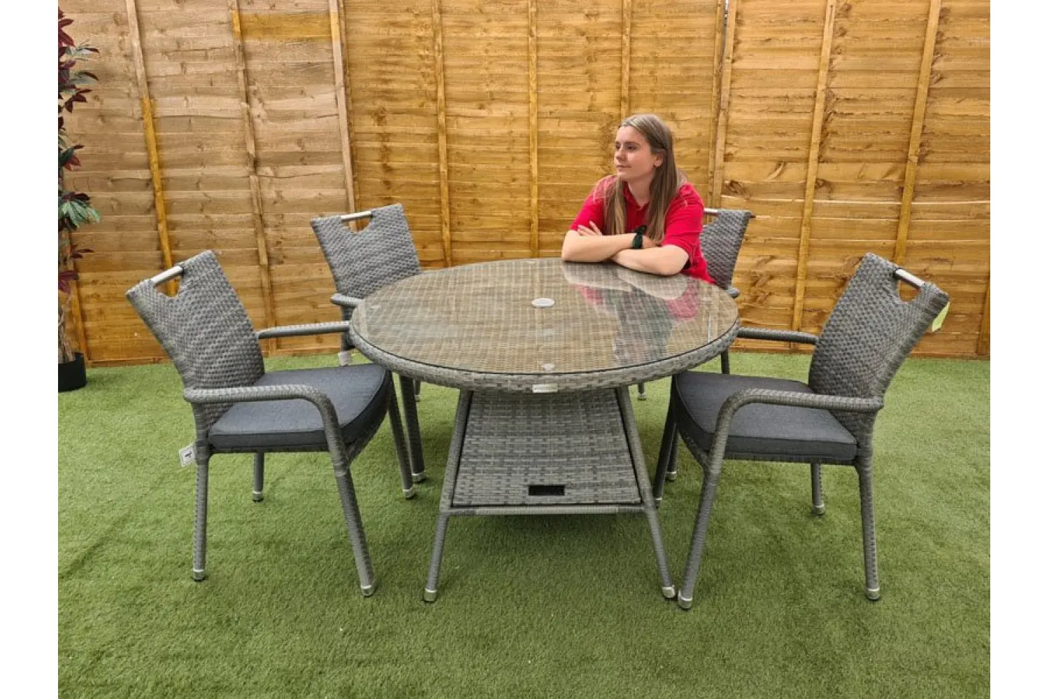 Sharnford Stacking 4 Seater Rattan Dining Set in Grey - photo 2